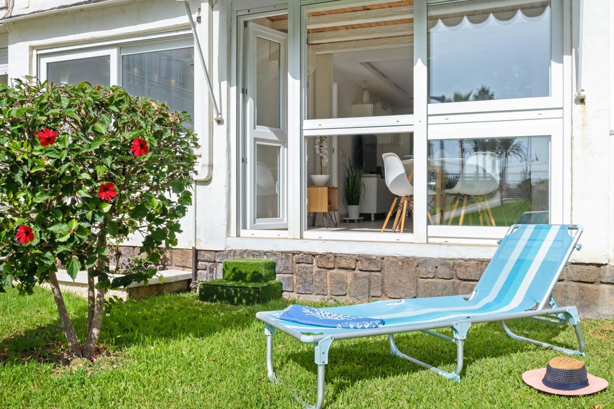 White Summer 2022 Apartment *